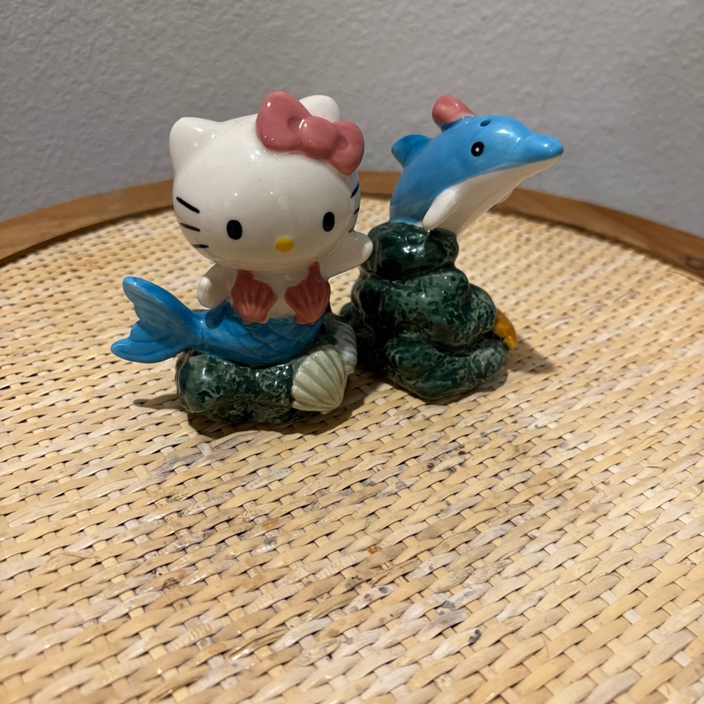 Hello Kitty Blue & Pink Mermaid Figurine Pair